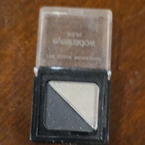 (J52) The Color Workshop Black and Gray Eyeshadow Duo
